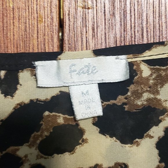 Long flowy leopard print blouse - Picture 3 of 4